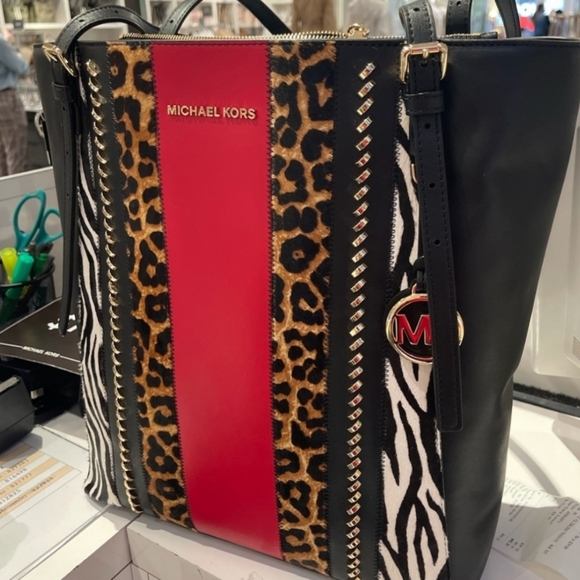 ⚠️LAST 1⚠️ Michael Kors Megan LG NS Tote - Picture 4 of 10